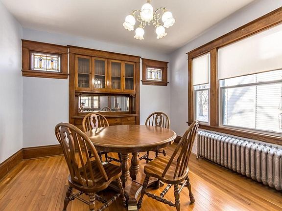 5th image of 303 Dewey St