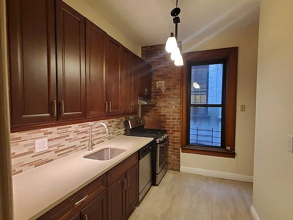 4th image of 449 3rd St #3R