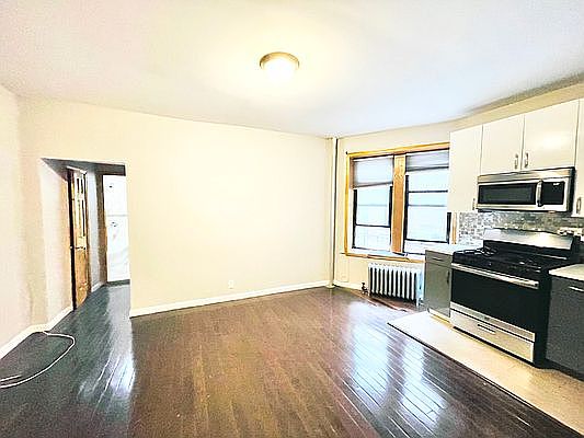 3rd image of 830 W 177th St #D