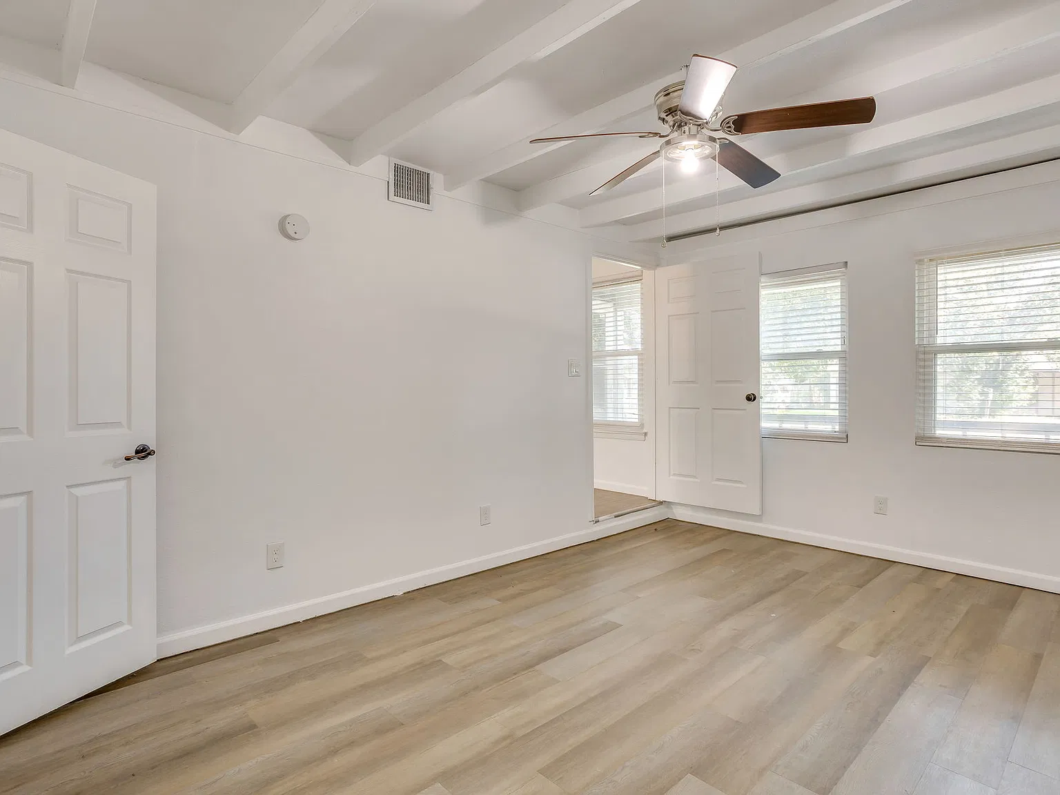 3 bed, 1182 sqft, $1,695 — Photo 3