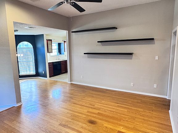 5th image of 2213 Dallas Dr