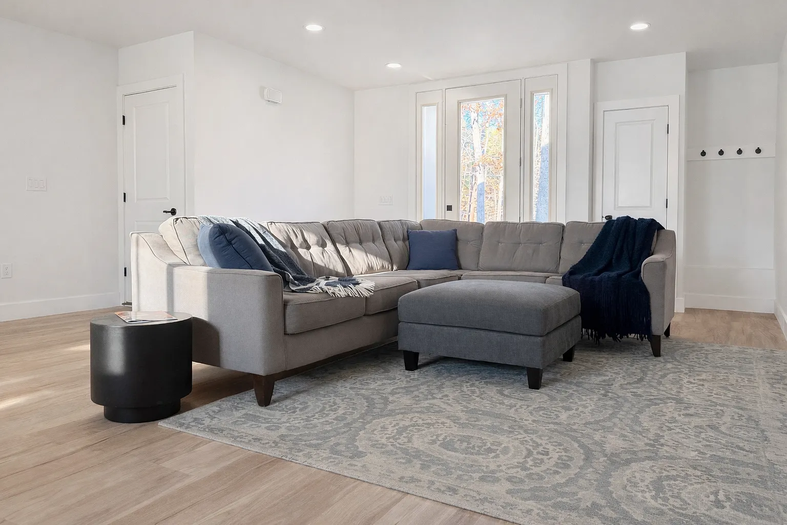 3 bed, 1800 sqft, $3,800 — Photo 2