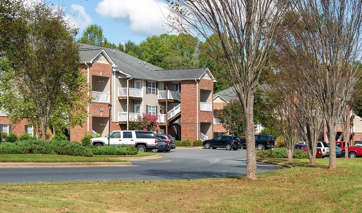 Largest 3 Bedroom 2 Bath Available $1,599/mo - $0-Deposit — Photo 4