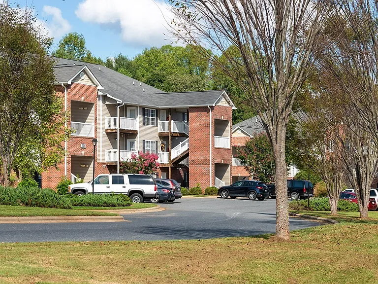 Madison Heights Luxury Apartments — Photo 16
