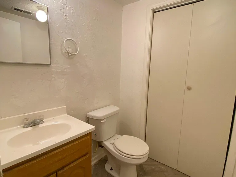 2401 SW 43rd St #3 — Photo 7