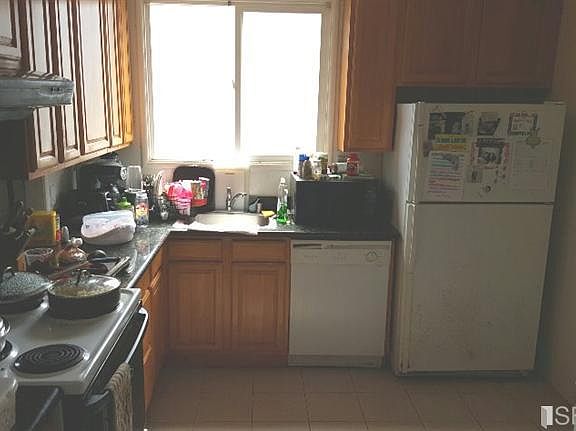4th image of 54 Carmel Ave