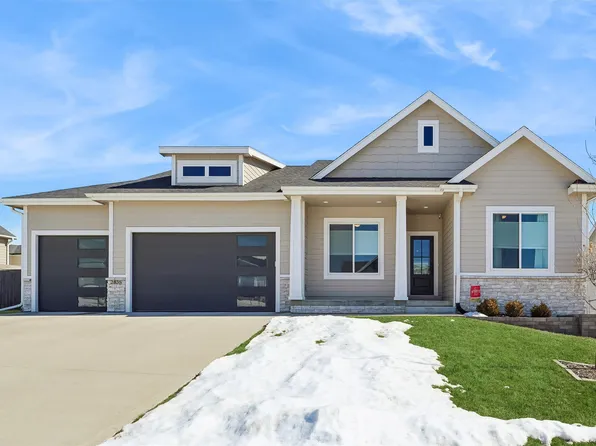 2835 Crescent Ridge Dr, Waukee, IA 50263