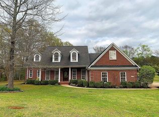150 High Forest Dr, Tupelo, MS 38801