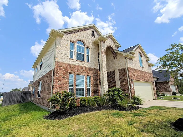 24726 Colonial Elm Dr — Photo 2