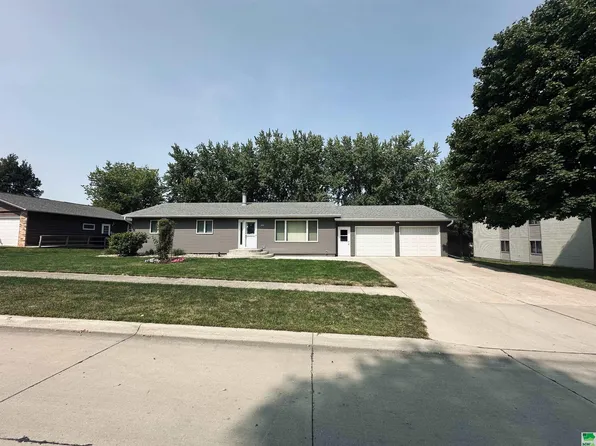 1411 Oak St, Sheldon, IA 51201