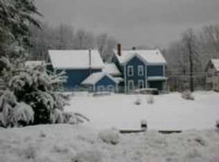 51 S Main St, Newton, NH 03858