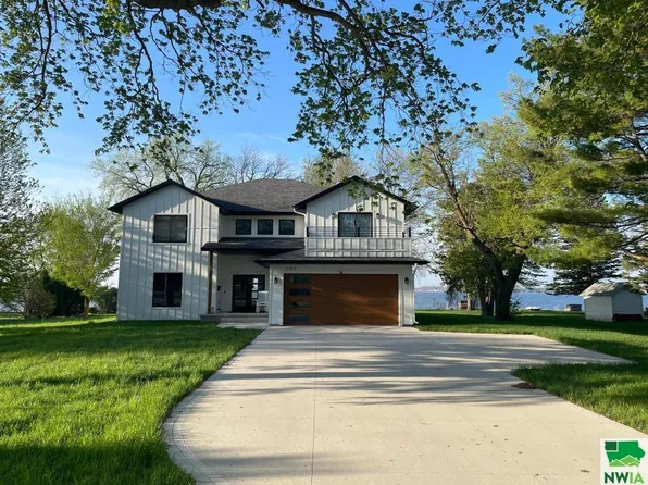 1500 Shoreway Rd, Storm Lake, IA 50588