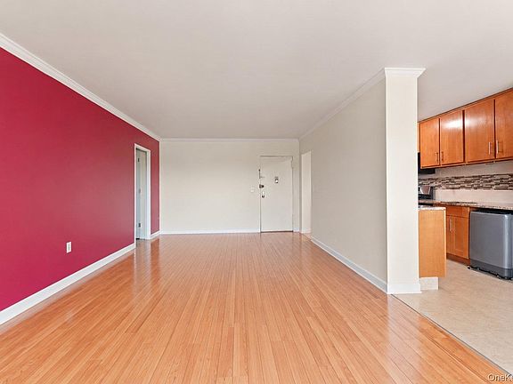 3rd image of 880 Boynton Avenue #4L