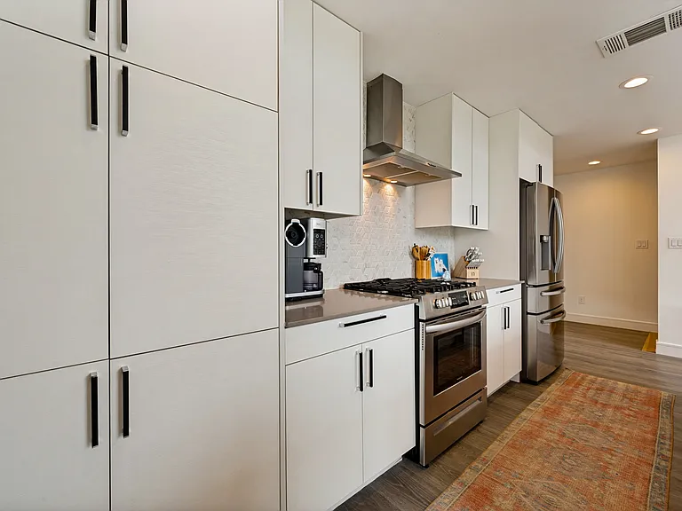 3880 Munger Ave #6 — Photo 8