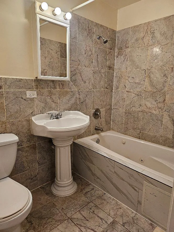 2 bed, 1000 sqft, $1,650 — Photo 3
