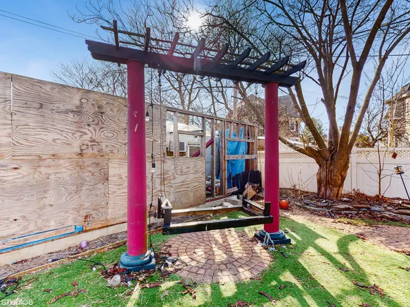 4202 Manhattan Avenue image 21 of 25