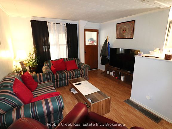 4th image of 208 Hincks St