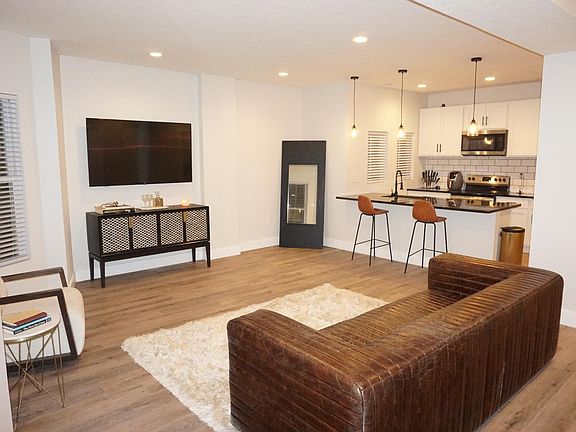3rd image of 5902 Denison Ave #5904