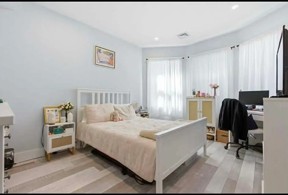 3 bed, 856 sqft, $3,400 — Photo 4