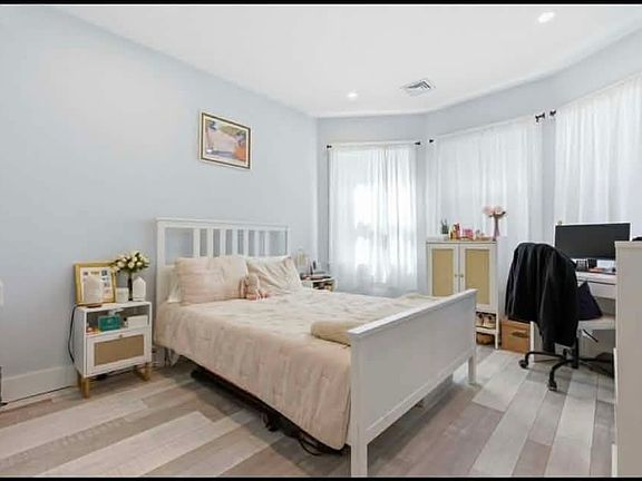 4th image of 61 Shepton St #1