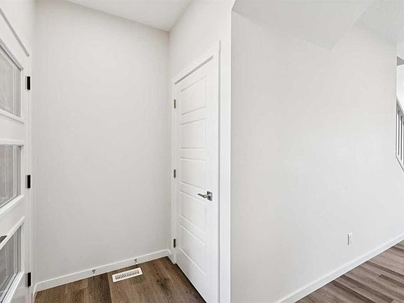 5th image of 386 N Heritage Blvd