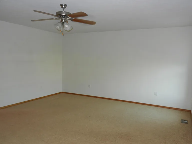 707 Savannah Ave — Photo 10