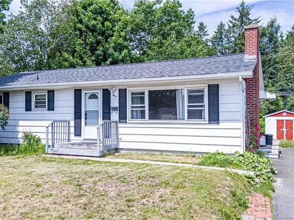 1059 York St, Fredericton, NB E3B 3S4