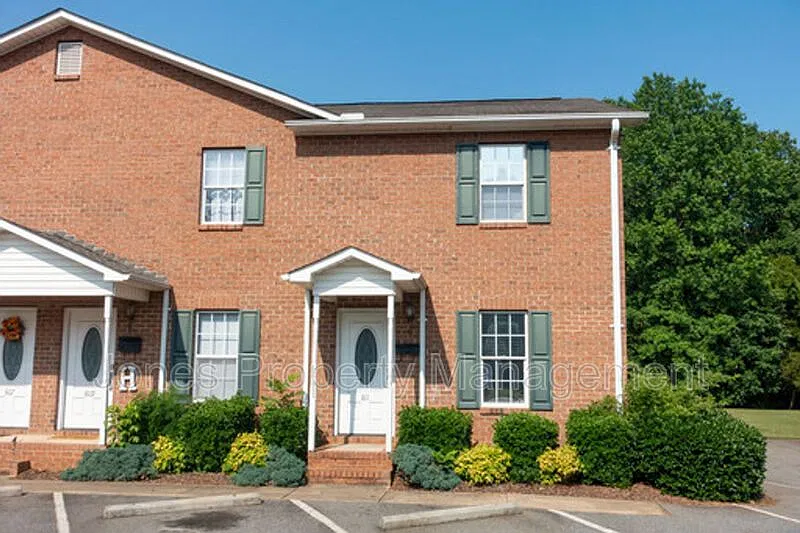 2 bed, 1.5 bath, 1024 sqft, $1,270 — Photo 1