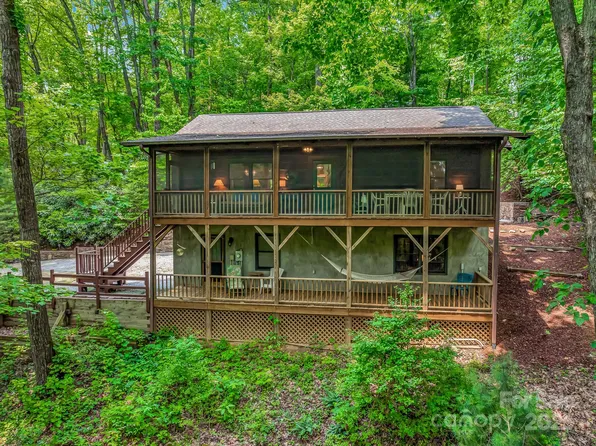 1501 Tanglewood Ln, Saluda, NC 28773