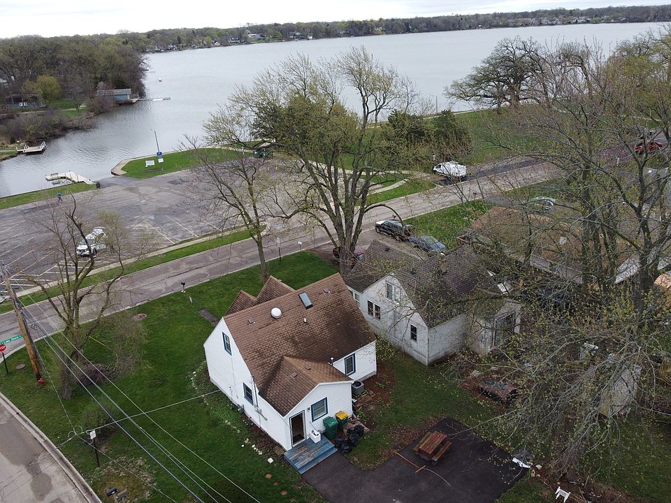 1114 N Lake Shore Dr, Round Lake Beach, IL 60073 Zillow