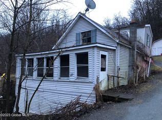 27 Neddo St, Whitehall, NY 12887