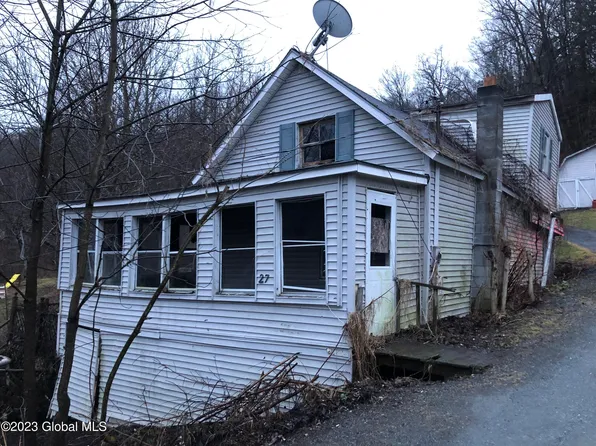 27 Neddo Street, Whitehall, NY 12887