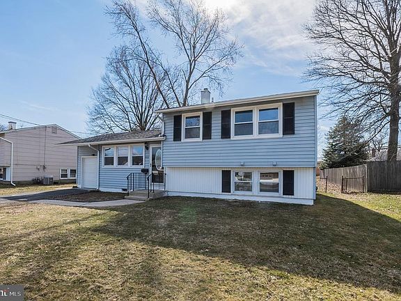 2nd image of 406 Hickory Ave