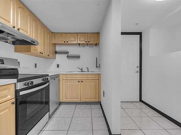 5th image of 102 SW 6th Ave APT 201