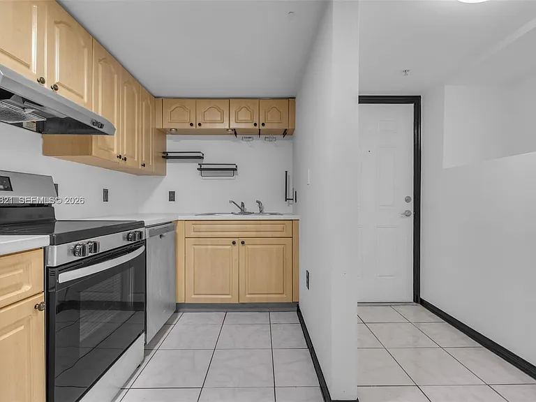 102 SW 6th Ave #201 — Photo 5