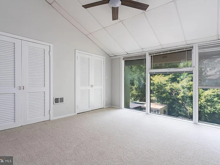 7 Belaire Way — Photo 18