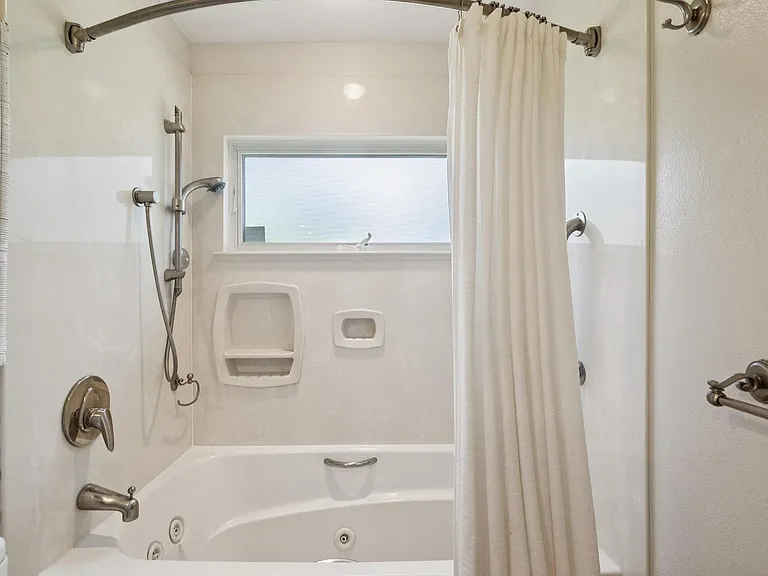 970 Palo Alto Ave — Photo 45