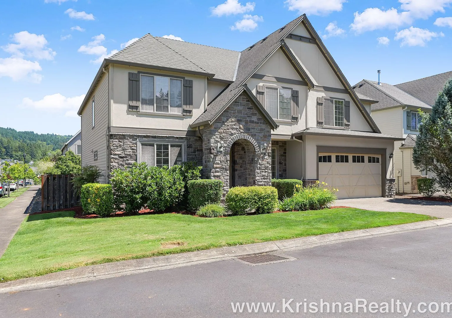 Stunning 4 BD* 3 BA* in Arbor Heights Neighborhood, Full Bath on Main Level| Arbor Heights Commun... — Photo 2