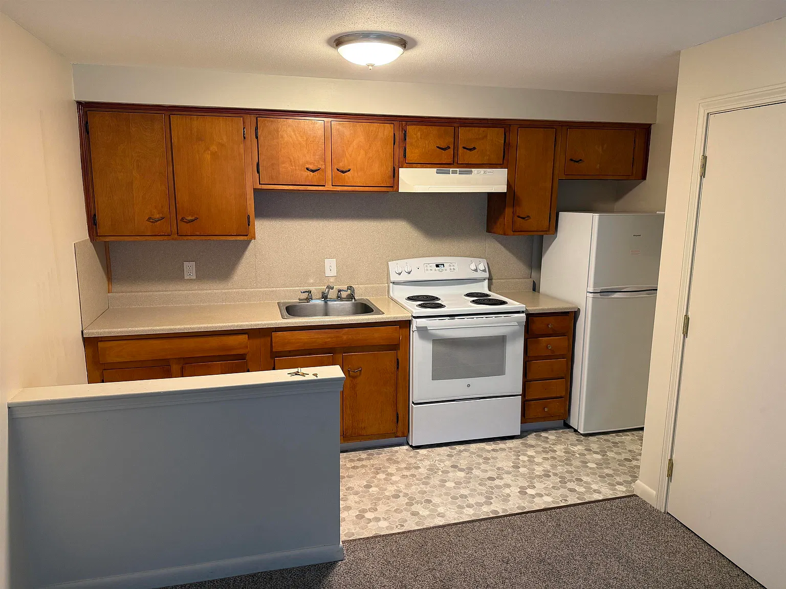 2 bed, 1.0 bath, 600 sqft, $1,795 — Photo 2