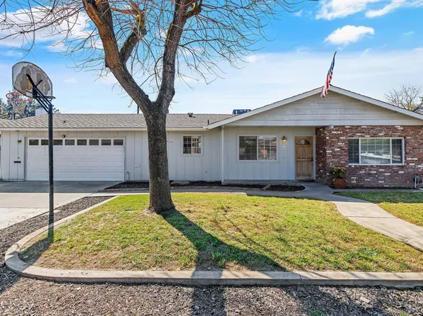 2607 W Country Avenue, Visalia, CA 93277