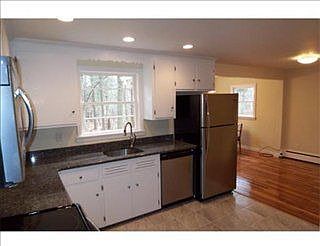 4th image of 13 Hilltop Cir