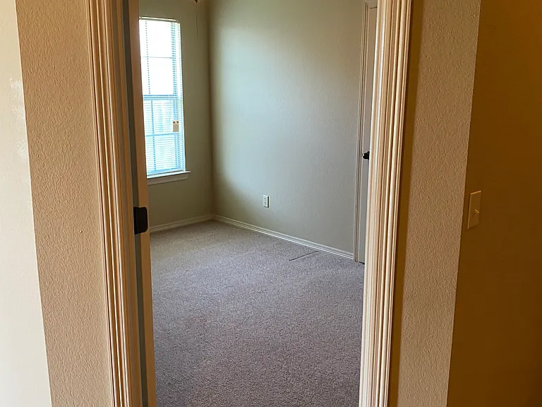2857 N Seneca Ave — Photo 10