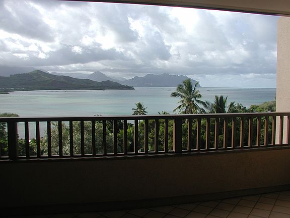 Spacious lanai.