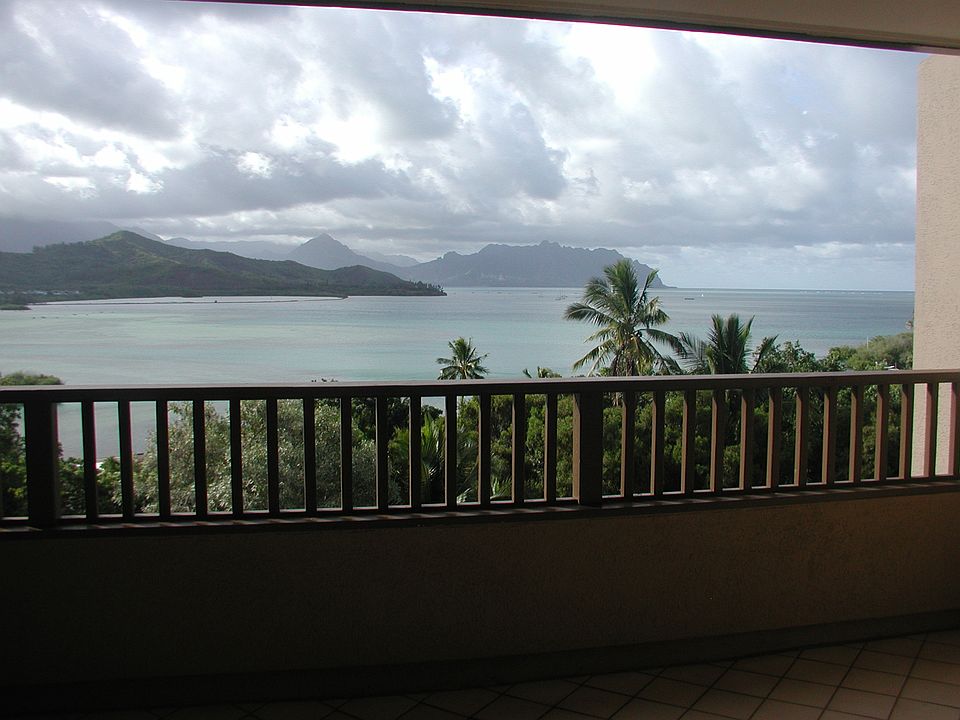 Spacious lanai.