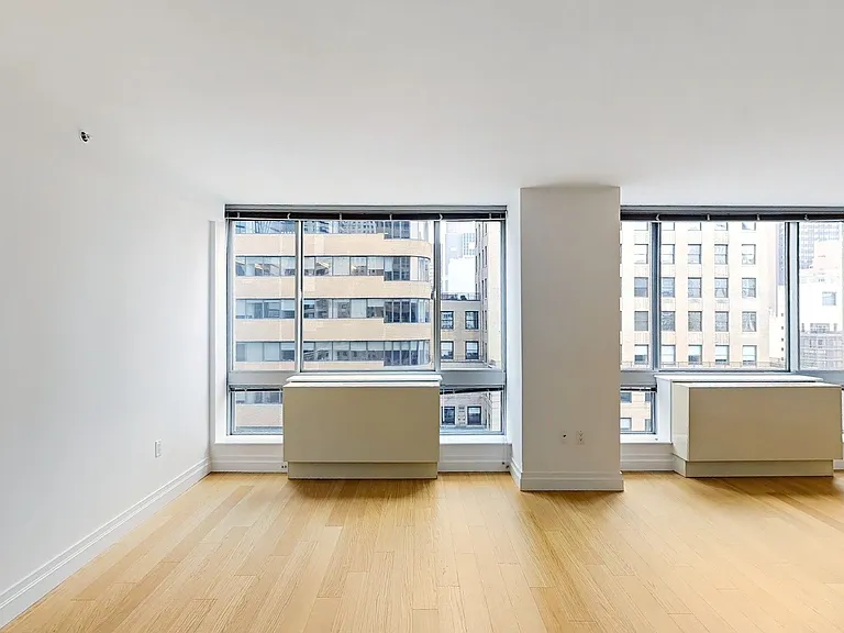 150 E 44th St #37F — Photo 3