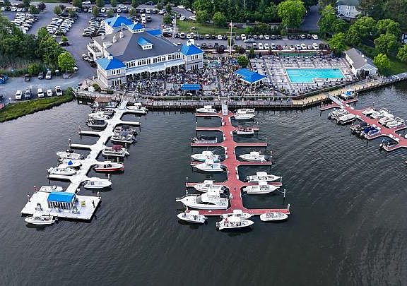 2nd image of 82 Sandyhook Rd