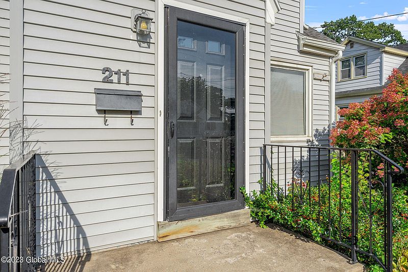 5th image of 211 Stoodley Place