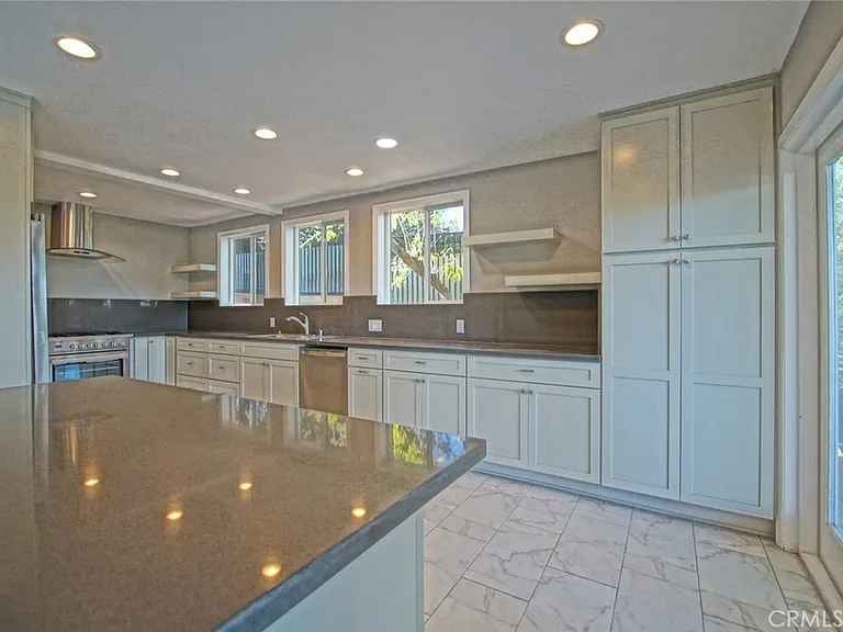 3915 Fredonia Dr — Photo 7