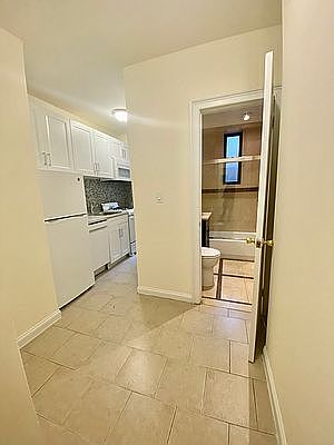 2nd image of 56 W 65th St APT 2G