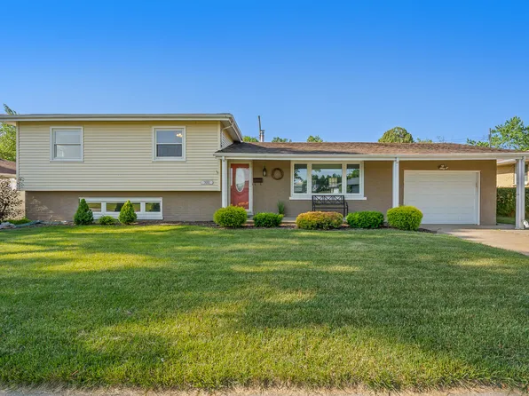 3010 43rd St, Highland, IN 46322